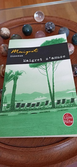 critique Maigret s'amuse Simenon